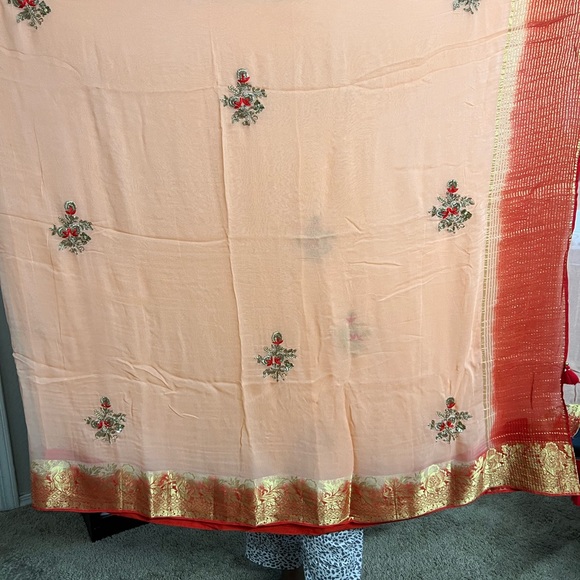 Saree with Blouse and Peticoat - Picture 2 of 6